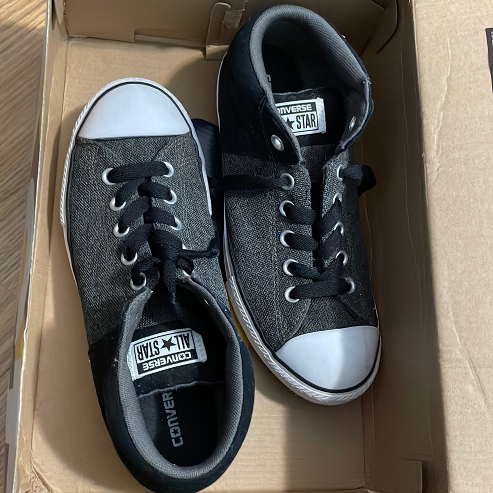Black and white converse all star